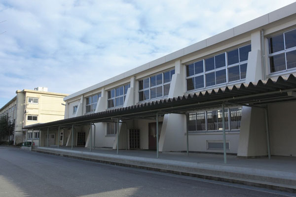 Surrounding environment. To Tsurumai nursery to support the two-earner of dad and mom (about 80m) is a 1-minute walk. It is the closeness of the 6-minute walk to the Municipal Tsurumai kindergarten and municipal Tsurumai elementary school (photo)