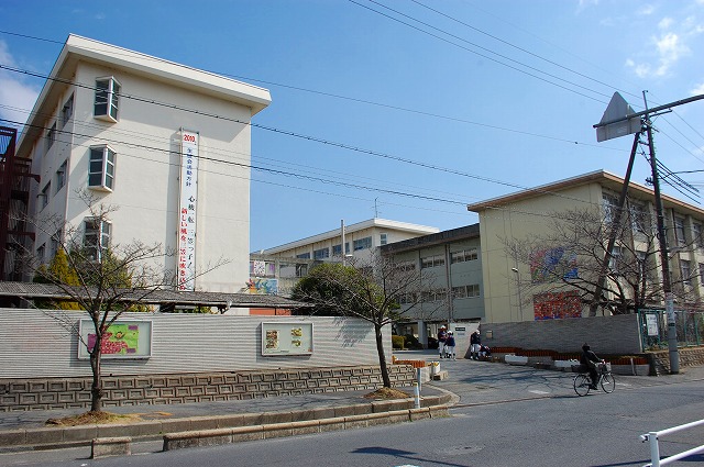 Junior high school. 872m until the Nara Municipal Mikasa junior high school (junior high school)