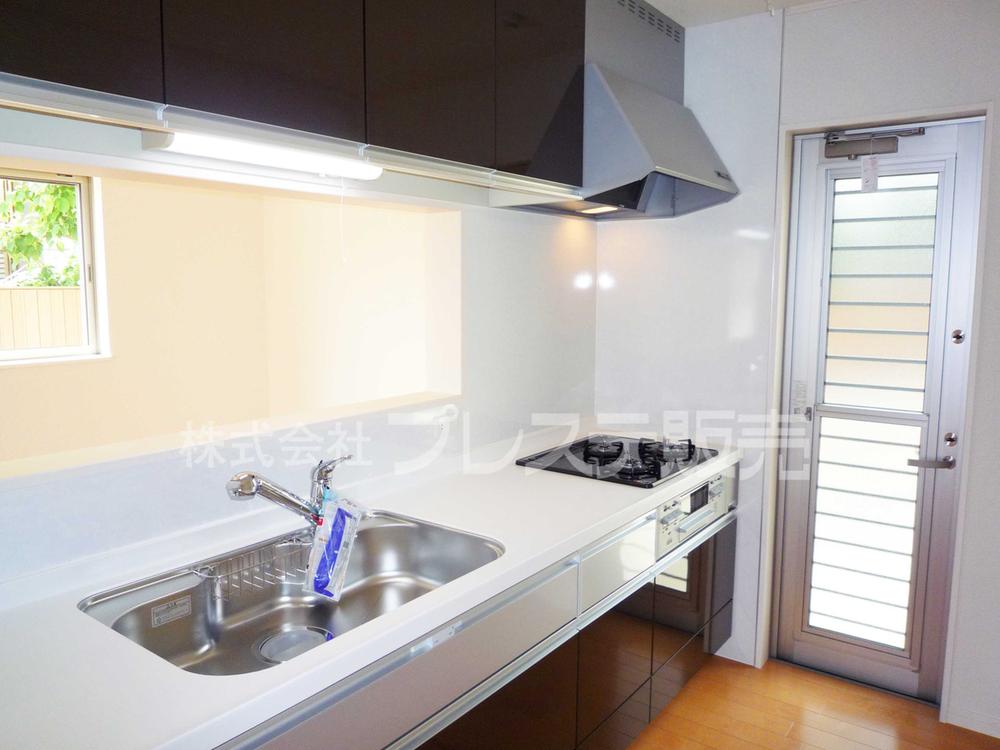 Same specifications photo (kitchen). Popular face-to-face kitchen