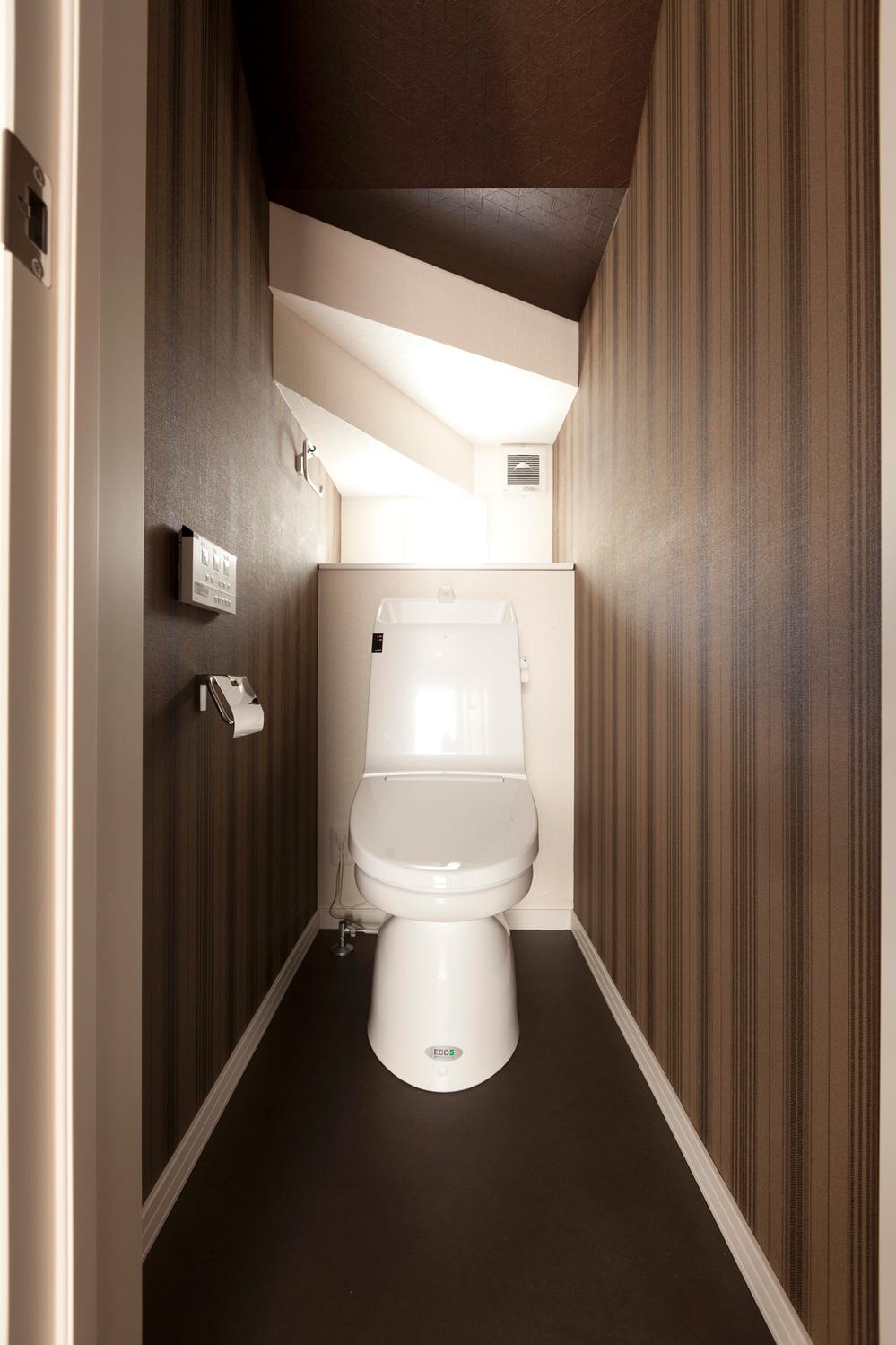 Toilet. You can also restroom space of chic image by the cross coordination. (Our example of construction)