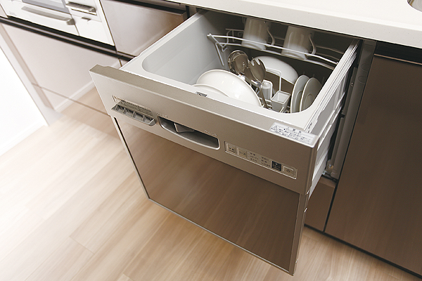 Kitchen.  [Dish washing and drying machine] Drawer type equipped with a tower washer function.  Reduce the time and effort of cleaning up to, After a meal of the room is born (same specifications)