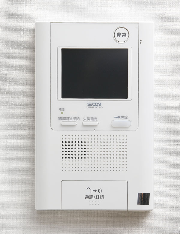 Security.  [Intercom with color monitor] Make sure the visitor in the color video and audio, Intercom that can release the auto lock of the entrance has been standard equipment (same specifications)