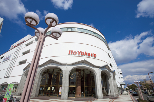 Surrounding environment. It is open until 9 pm, "Ito-Yokado". Food and daily necessities is abundantly set, It is likely to come in handy for daily shopping (6-minute walk ・ About 480m)