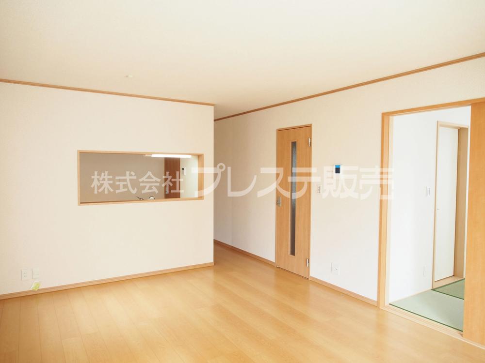 Living. Local Photos (1 Gochi living) Because it is a living room facing south, Good per yang