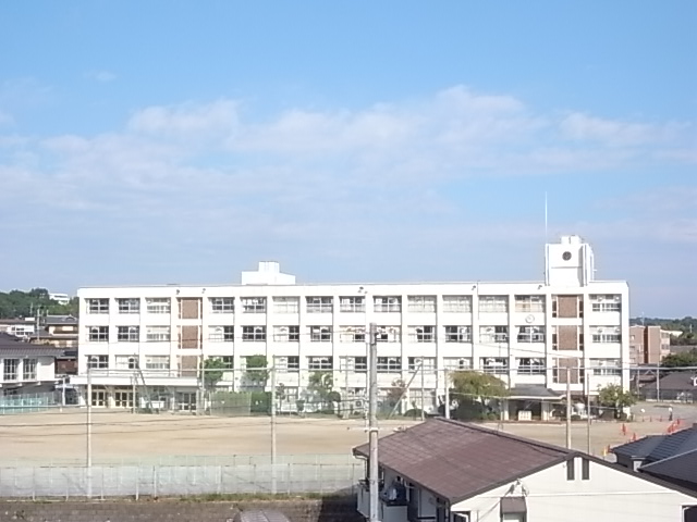 Primary school. 1018m until the Nara Municipal AoKazu elementary school (elementary school)