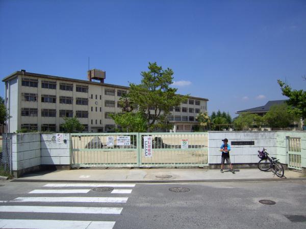 Primary school. Glad to nearly 300m Nara Municipal Saidaijikita school until the Nara Municipal Saidaijikita school. 
