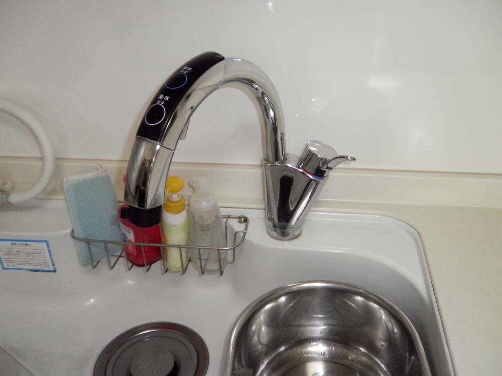 Kitchen. Touchless faucets (with a water purifier)