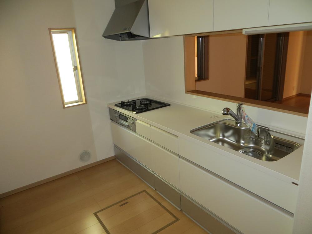 Kitchen. Face-to-face kitchen where you can enjoy a conversation while cooking