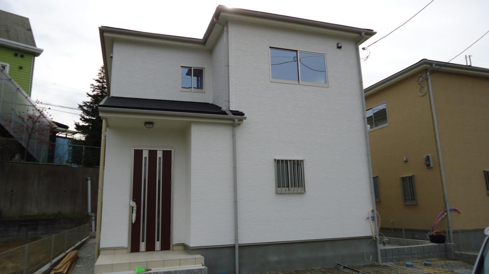 Local appearance photo. Parking cars three Allowed