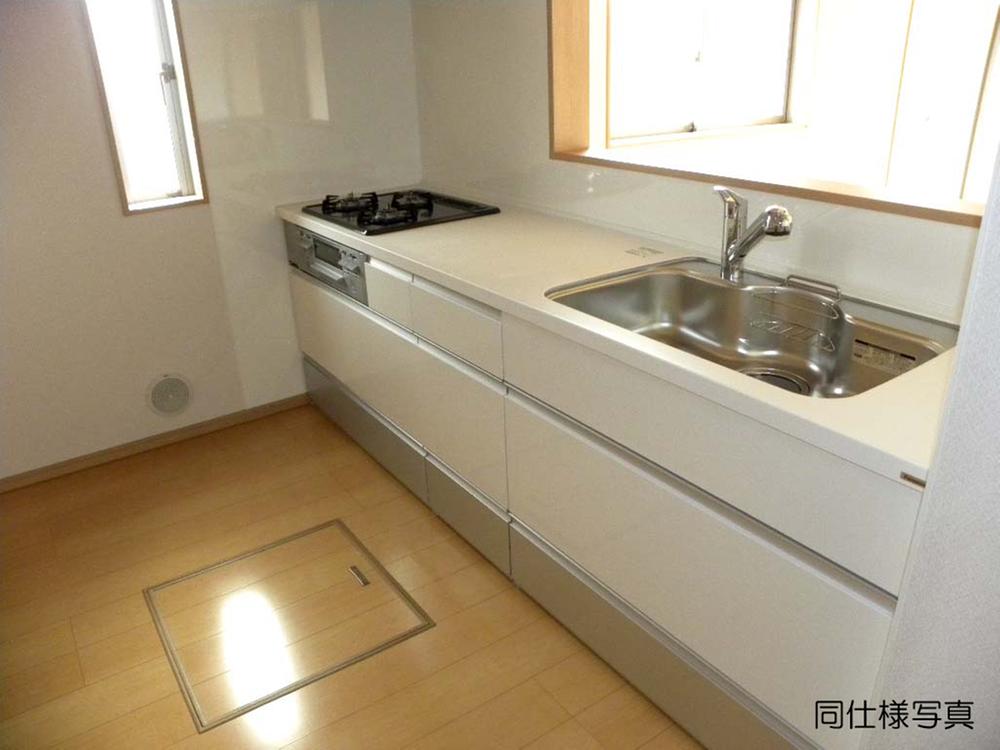Same specifications photo (kitchen).  ■ Faucet is a system kitchen with an integrated water purifier ■ 