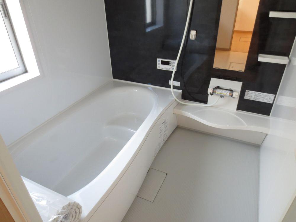 Bathroom.  ■ Bathroom guests can relax bathing in the spacious 1 pyeong size! (Automatic hot water filling, Reheating, With moisturizing function) ・ With bathroom dryer (1 Building bathroom) ■ 