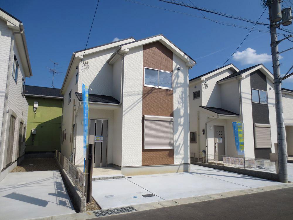 Local appearance photo.  ■ 4 Building appearance ■ 