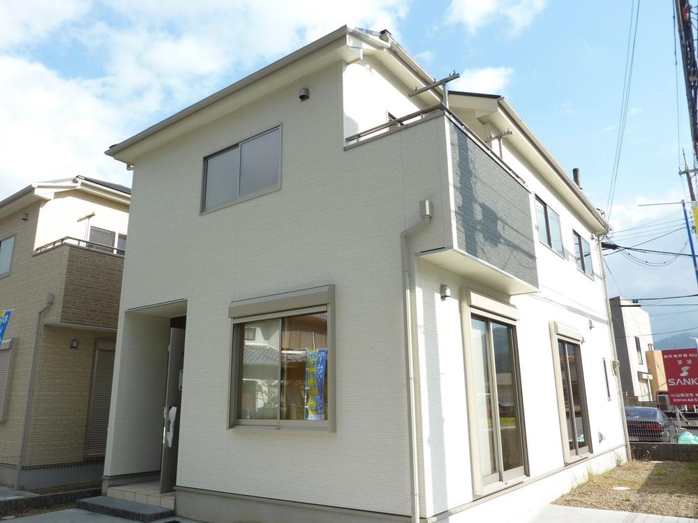 Local appearance photo. Local (11 May 2013) Shooting