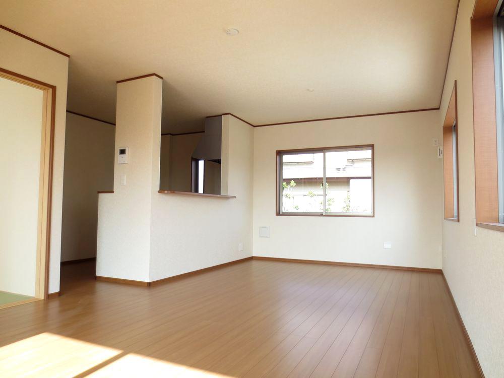 Living.  ■ Do not worry about condensation in pairs glass use ■ 