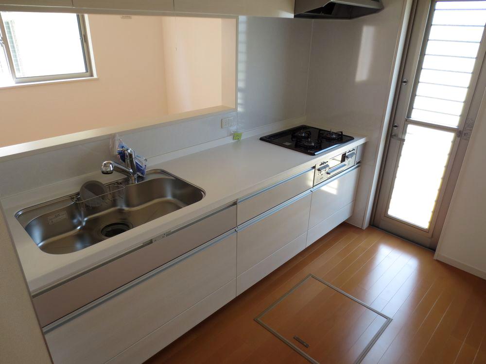 Kitchen.  ■ Quiet sink ・ Artificial marble top plate ・ Water purification function with faucet (No. 1 place kitchen) ■