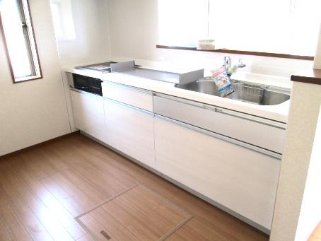 Kitchen. Face-to-face kitchen where you can enjoy a conversation while cooking