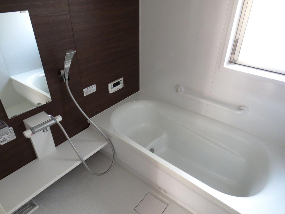 Bathroom.  ■ Bathroom 1 pyeong size automatic hot water beam, Add-fired function, Bathroom is with a heating dryer (No. 1 place bathroom photo) ■ 