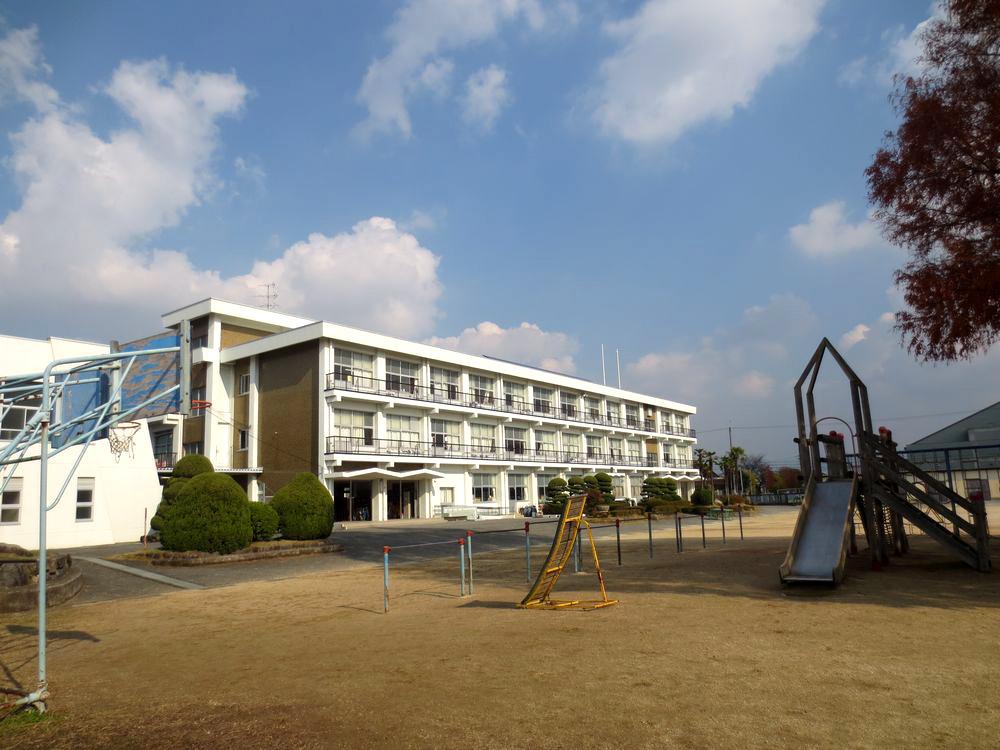 Primary school. 430m to Miyake Municipal Miyake Elementary School