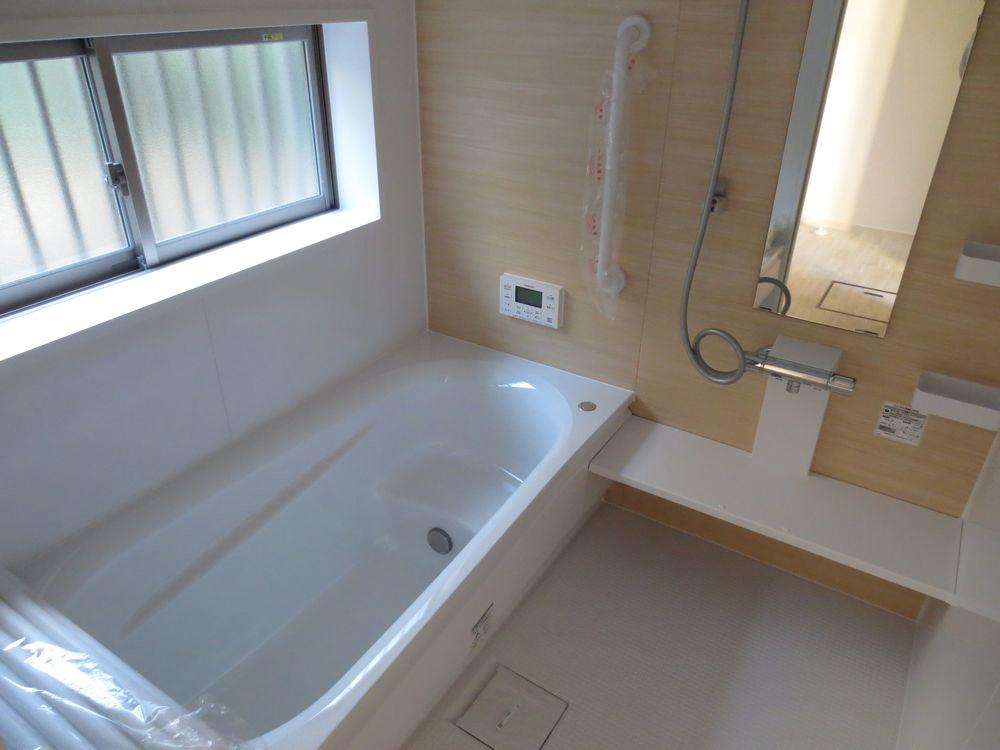 Bathroom.  ■ 1 tsubo size ・ Automatic hot water beam ・ Add-fired with function ・ With bathroom heating dryer (A Building bathroom) ■ 