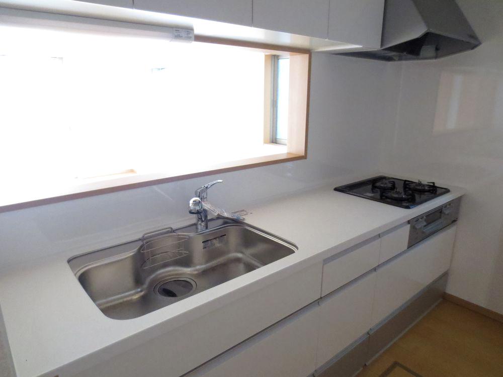 Kitchen.  ■ Quiet sink, System kitchen is equipped with water purification function ■ 