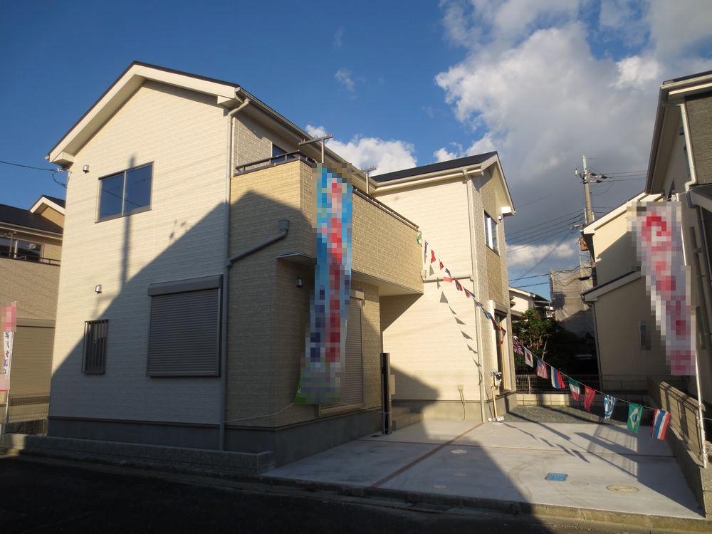 Local appearance photo.  ■ 6 Building appearance ■ 