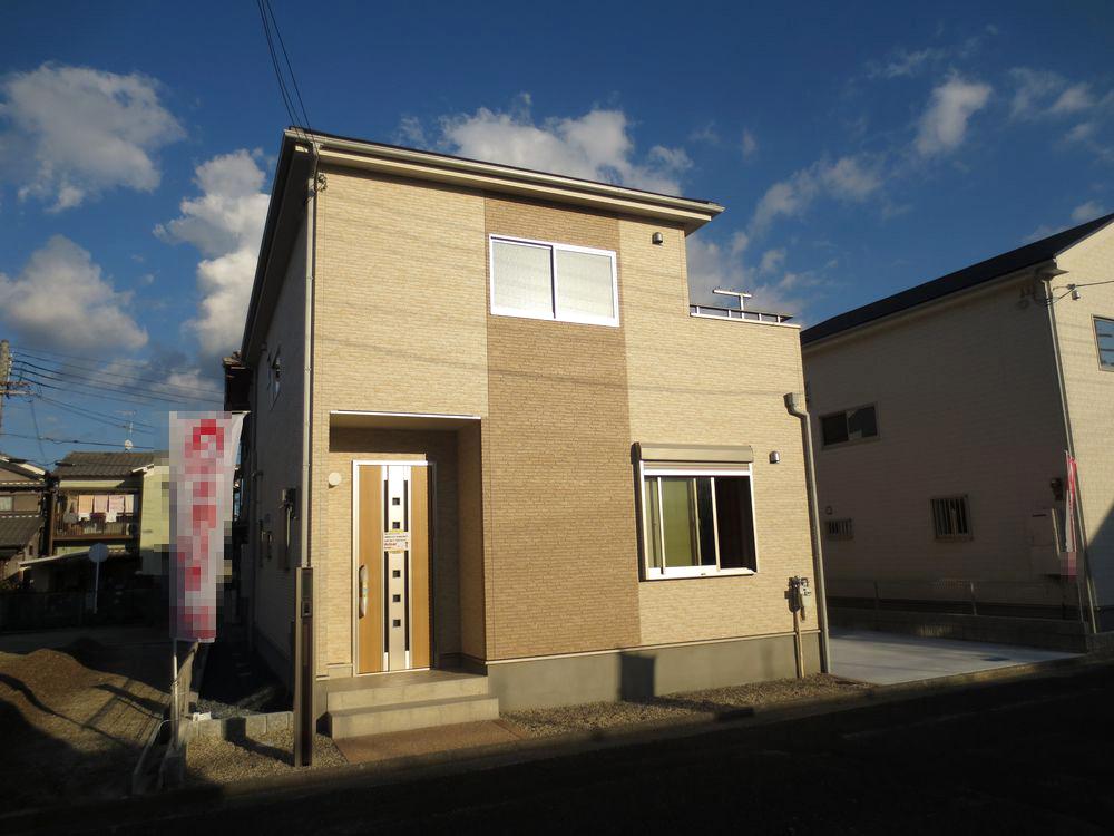 Local appearance photo.  ■ 5 Building appearance ■ 