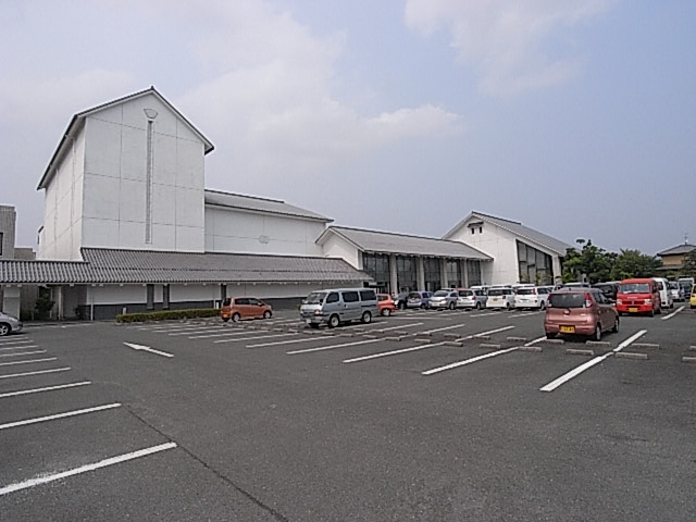 library. 801m to Kawanishi Municipal Library (Library)