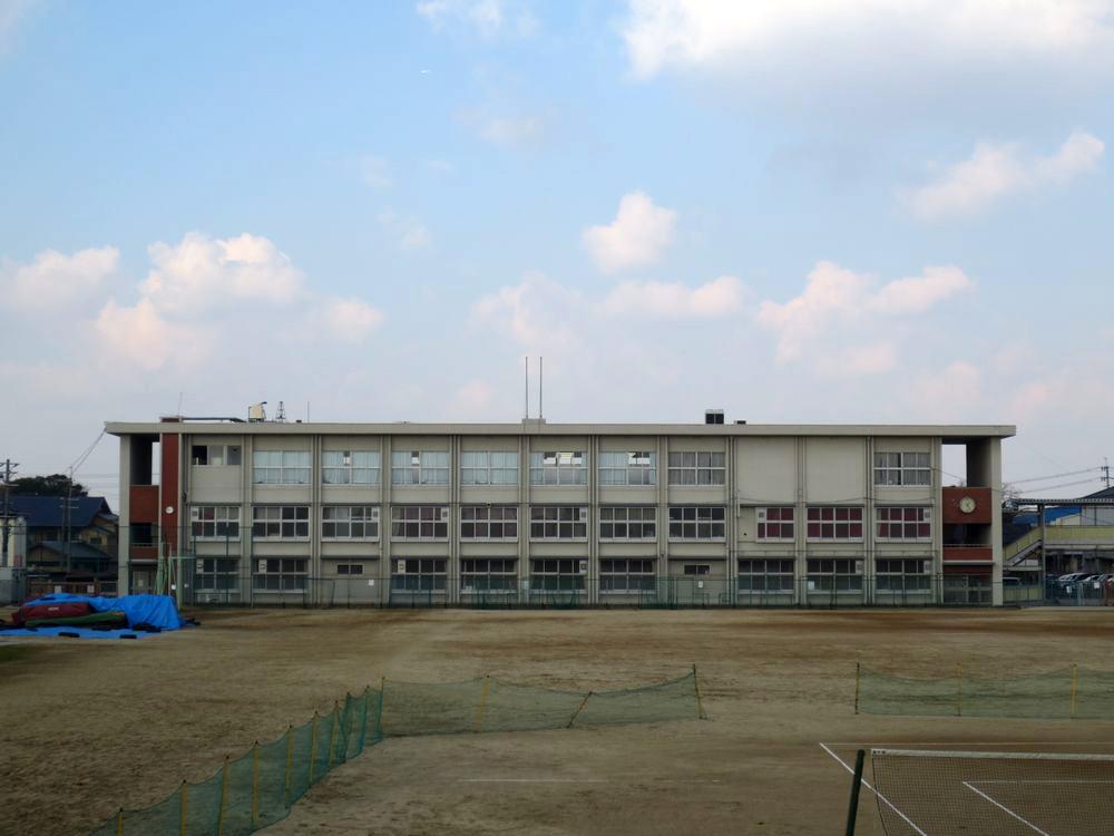 Junior high school. Tawaramoto stand Tawaramoto until junior high school 555m
