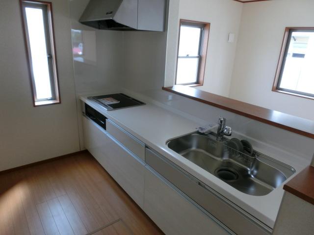 Same specifications photo (kitchen). Face-to-face kitchen where you can enjoy a conversation while cooking