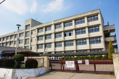Junior high school. Tenri until City West Junior High School 2388m