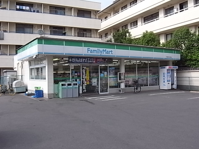 Convenience store. FamilyMart Tenri Tainosho Machiten up (convenience store) 211m