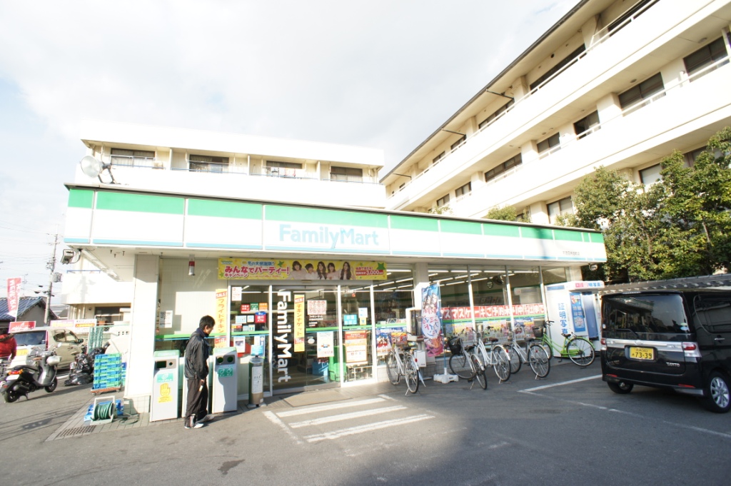 Convenience store. FamilyMart Tenri Tainosho Machiten up (convenience store) 736m