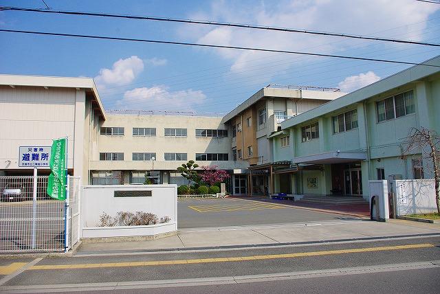 Primary school. Tenri City Nikaido to elementary school (elementary school) 526m