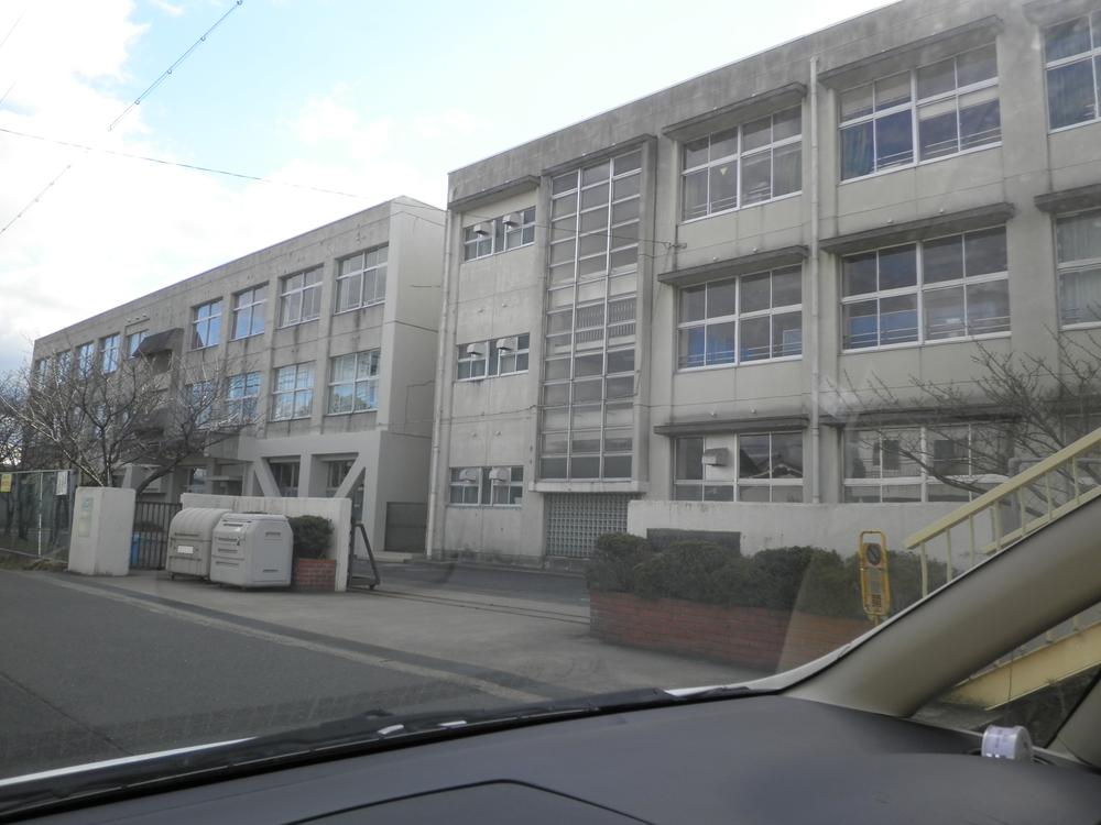 Primary school. Yamato-Koriyama City Katagiri to elementary school 1440m
