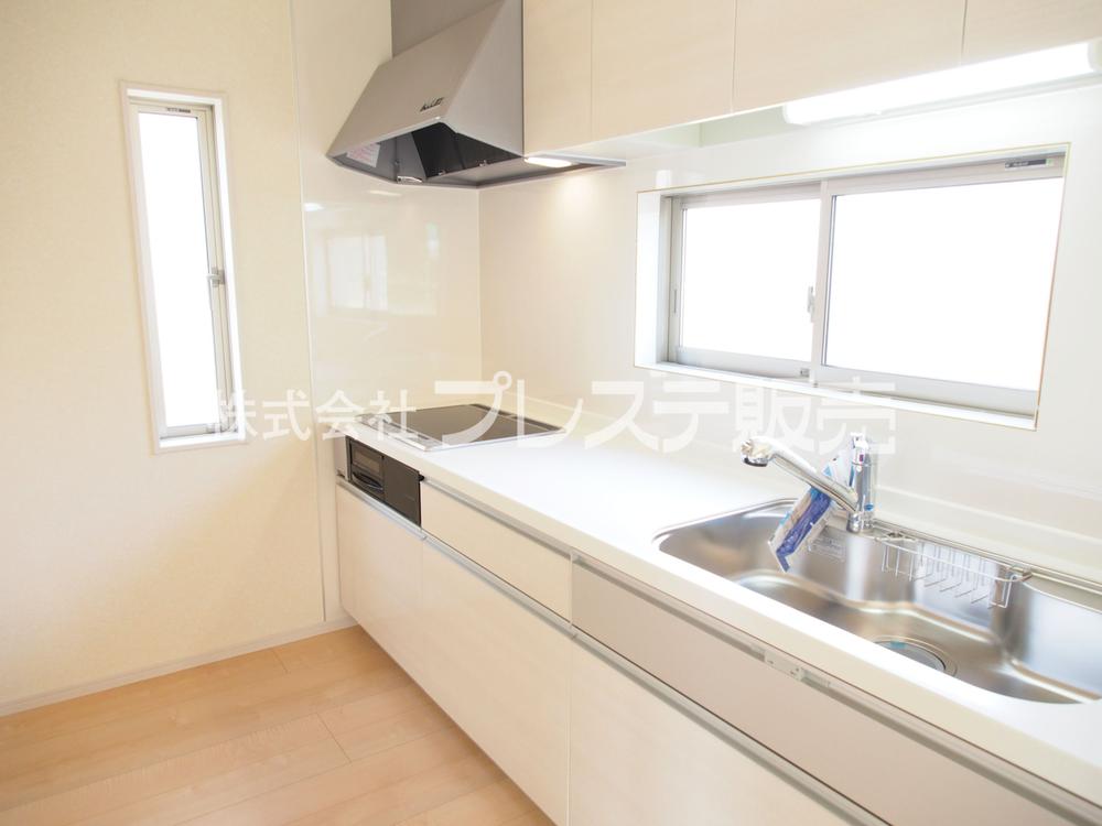 Kitchen. Local photo (kitchen) Storage plenty of system Kitchen