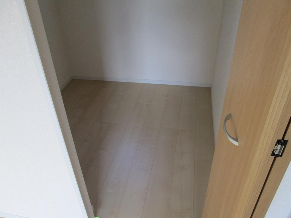 Receipt. Walk-in closet