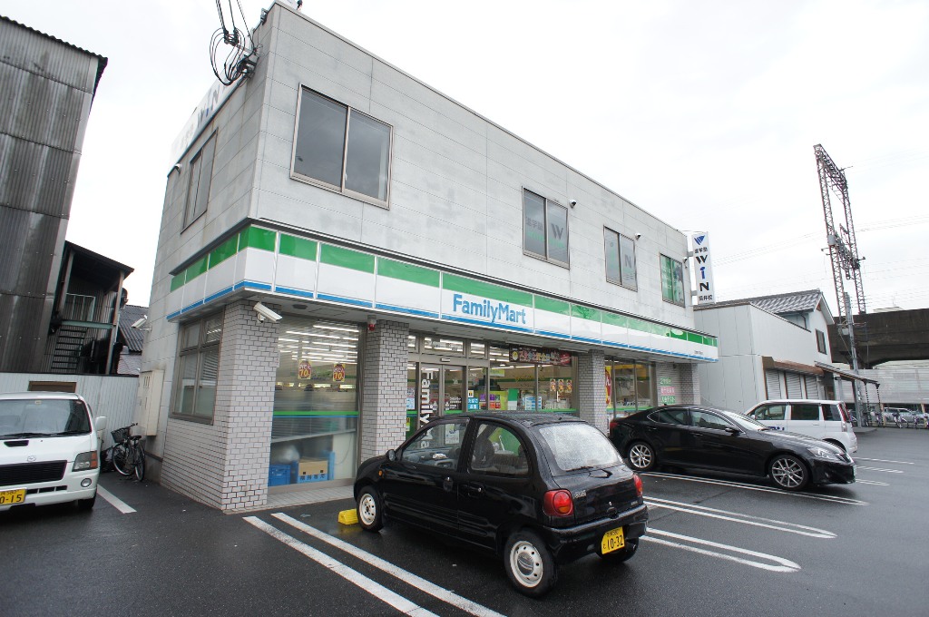 Convenience store. FamilyMart Kintetsu Tsutsui Station store up (convenience store) 334m