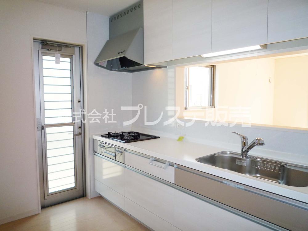 Same specifications photo (kitchen). Popular face-to-face kitchen