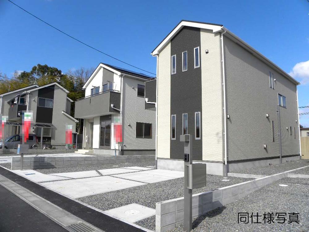 Rendering (appearance).  ■ It is a quiet residential area ■ 