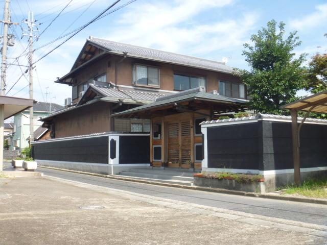 Local appearance photo. Jun Japanese style home surrounded by a respectable fence