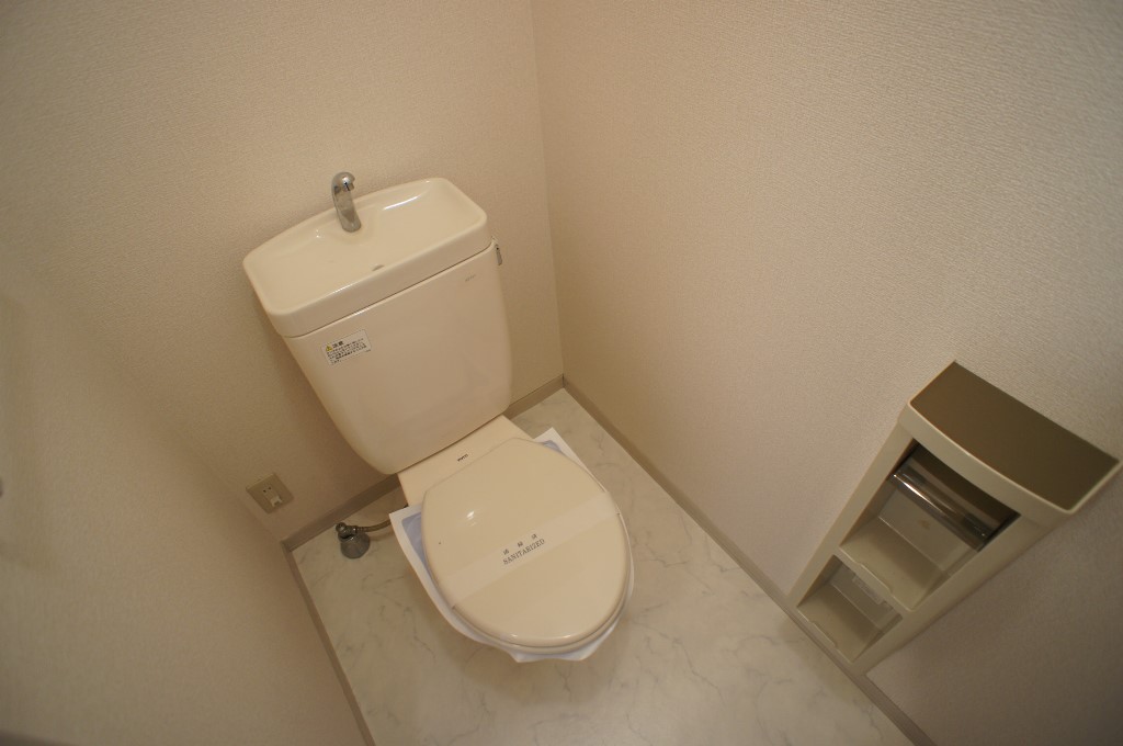 Toilet. The toilet is equipped with BOX