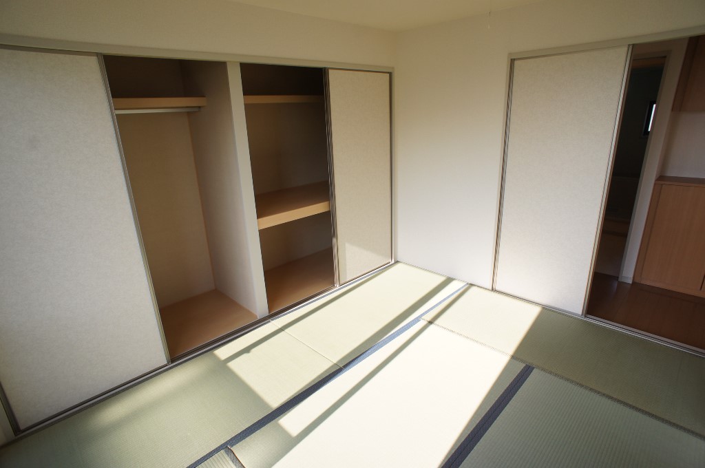 Other room space. Brightly designed Japanese-style, It survives in the storage lot