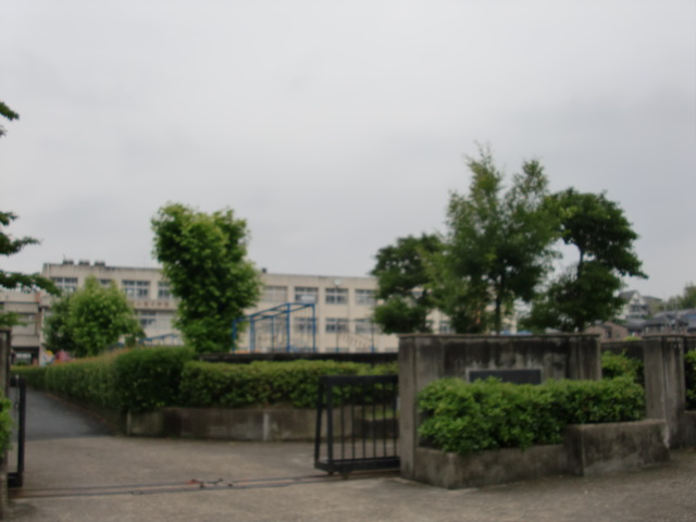 Primary school. Yamatokoriyama Municipal Koriyama Nishi Elementary School 1110m until the (elementary school)