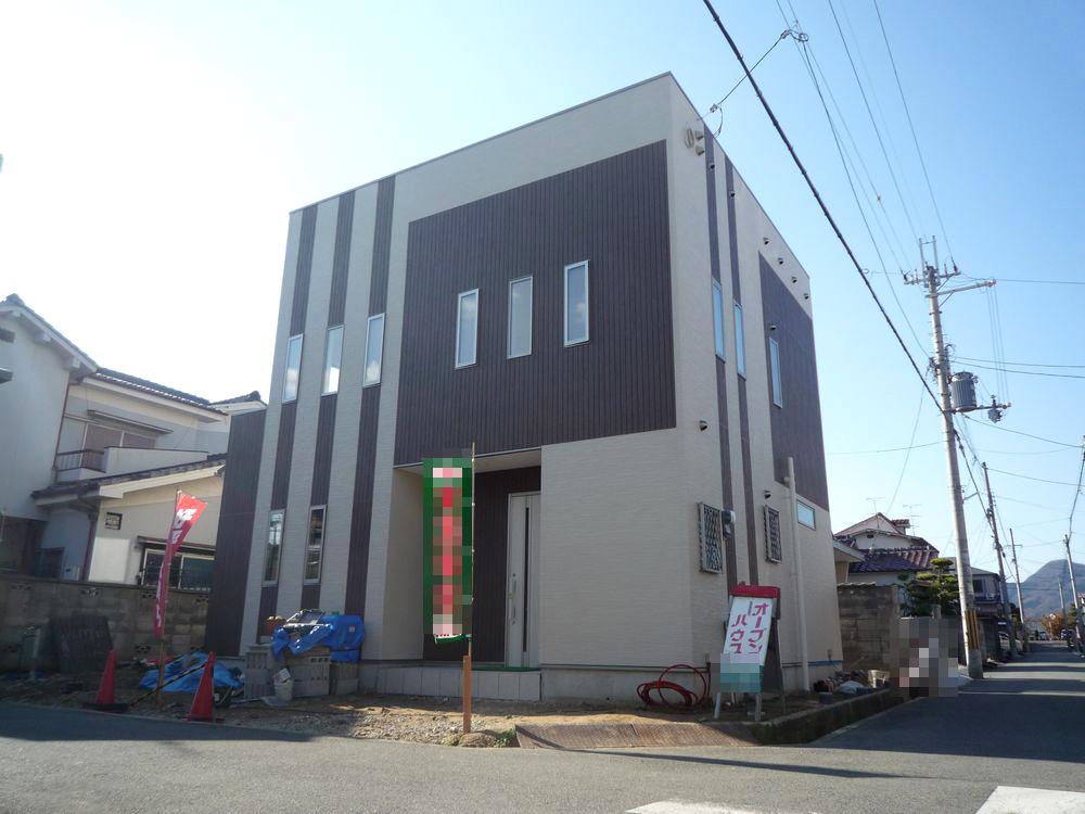 Local appearance photo. The building is completed already! Please feel free to contact us who preview hope ■ Northeast is a two-way corner lot ■ 