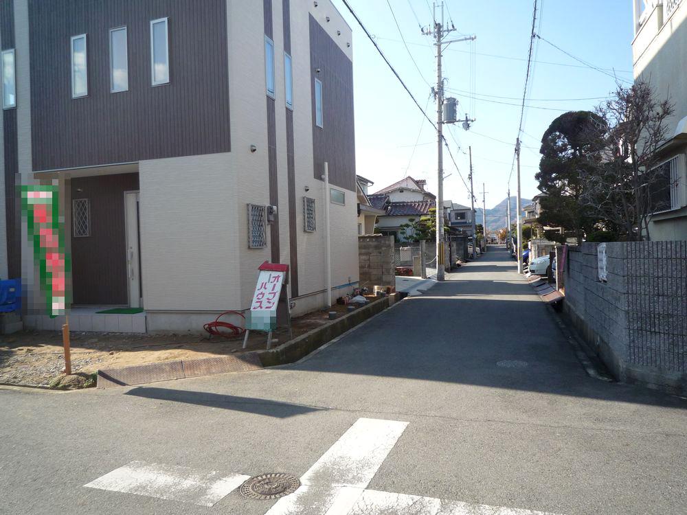 Local photos, including front road.  ■ Less is a quiet residential area of ​​the car street ■ 