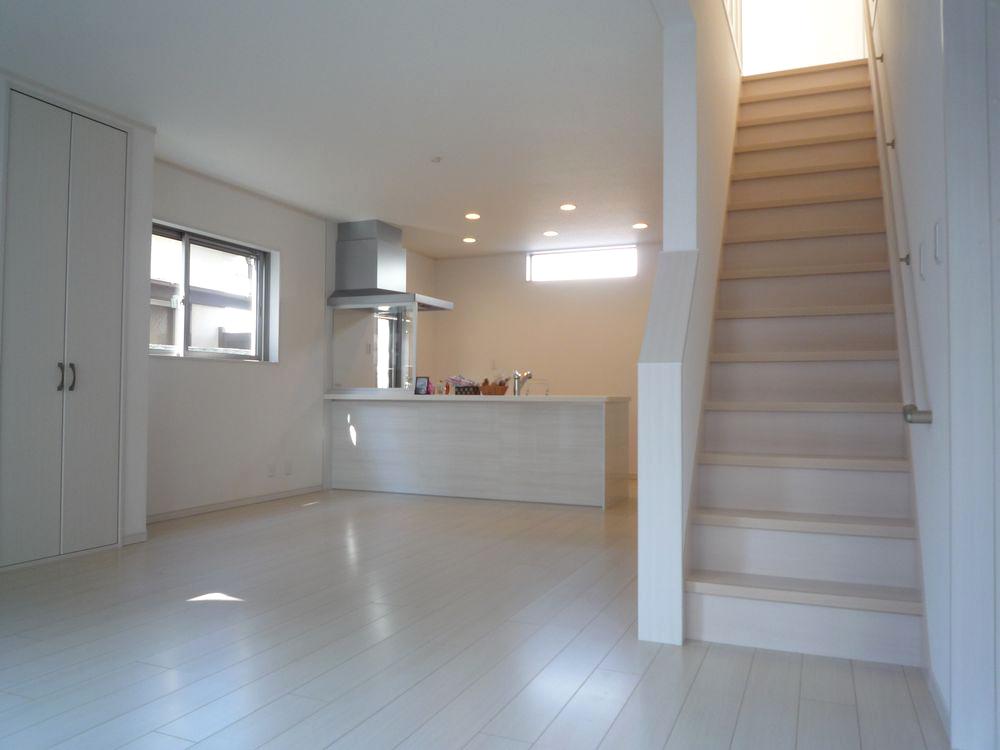 Living.  ■ Is living stairs to increase the involvement of the family!  ■ 