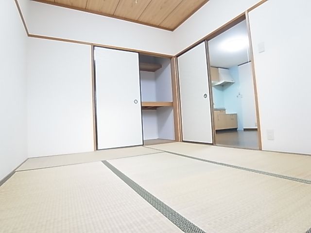 Other room space. It is also equipped pat housed in a Japanese-style room ☆