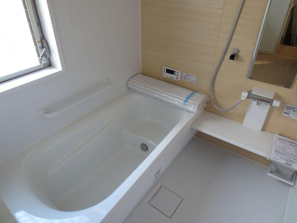 Bathroom.  ■ Bathroom 1 pyeong size, Automatic hot water beam, Add-fired function, Bathroom is equipped with heating dryer ■ 