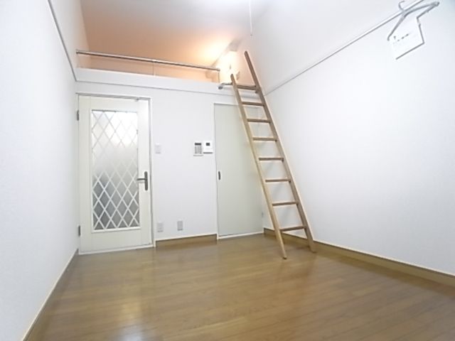 Living and room. Spacious Western-style loft is also fully equipped with fully equipped ☆