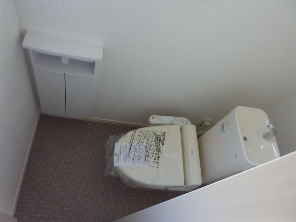 Toilet. Indoor (11 May 2013) Shooting